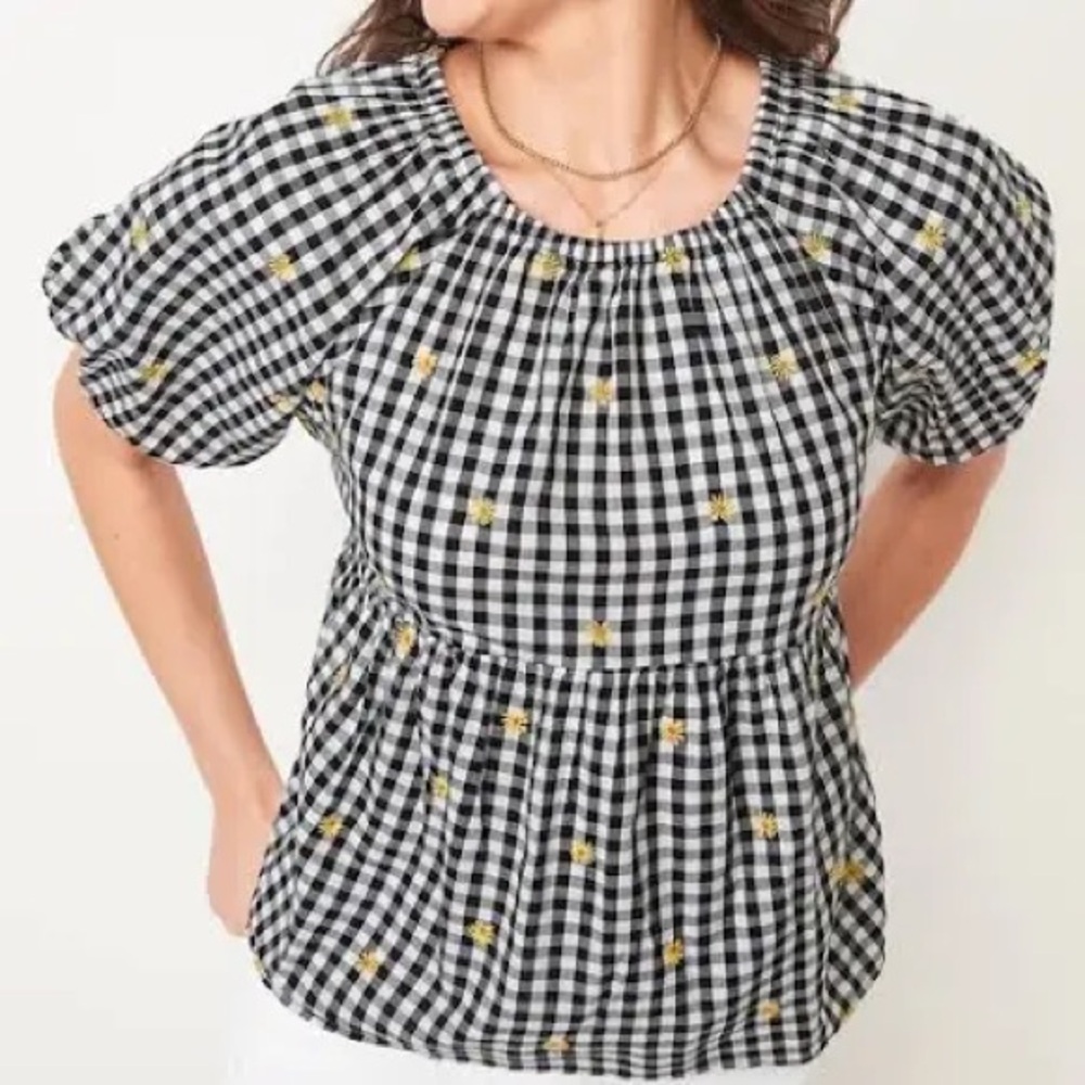 Old Navy gingham daisy embroidered top